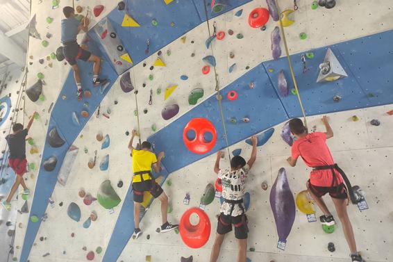 Medio millar de adolescentes disfrutan de las actividades de verano de CiberCarba y Ciudad de los Niños