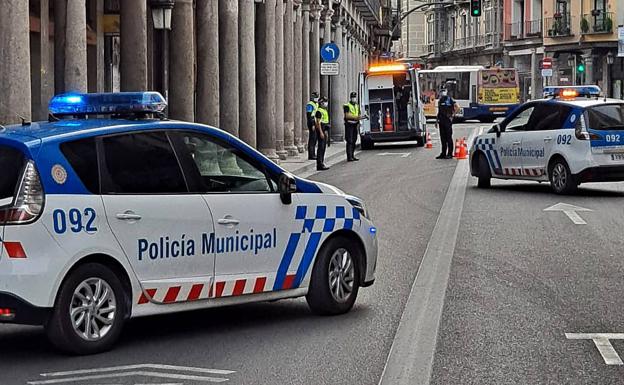 Dos detenidos por insultar y pegar a los policías tras evitar un control de alcoholemia en Valladolid