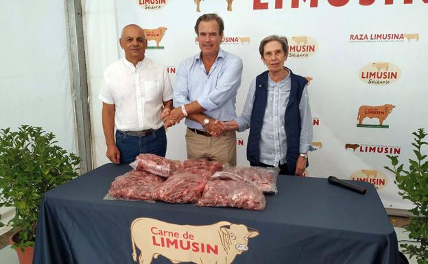 Los criadores de Limusín donan 200 kilos de ternera a los centros de acogida de Cáritas Salamanca