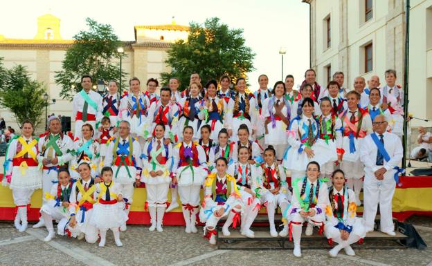 Ampudia, con flores y danzas a la Virgen de Alconada
