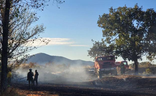 Declarado un incendio en El Espinar en las inmediaciones de la N-VI