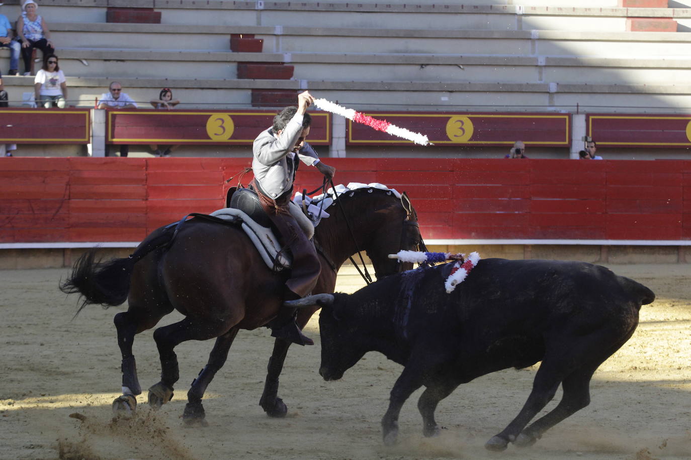 Sergio Domínguez y Juan M. Munera deleitan al público lagunero en el festejo de rejones