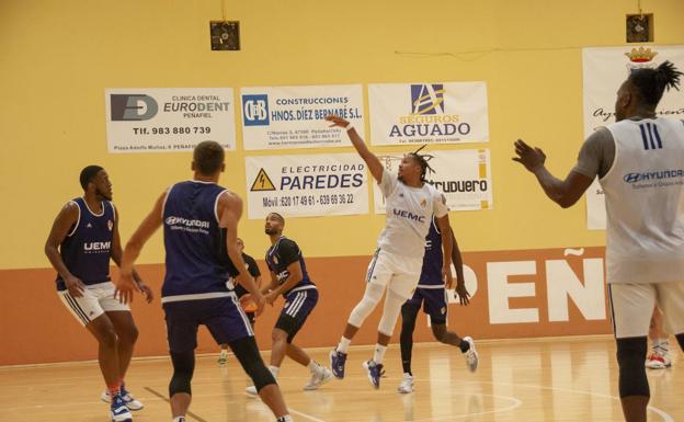 El Pucela Basket luce plantilla en Peñafiel