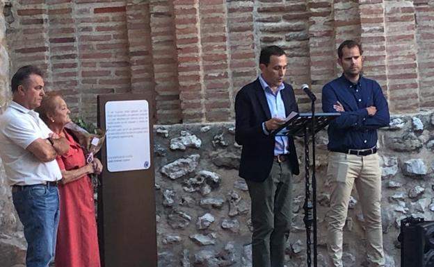Alcazarén inaugura un paseo literario en memoria José Jiménez Lozano