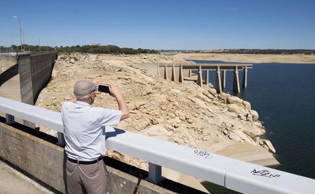 Envío del agua de Almendra desde el lunes: la mitad de sus reservas se van a Portugal