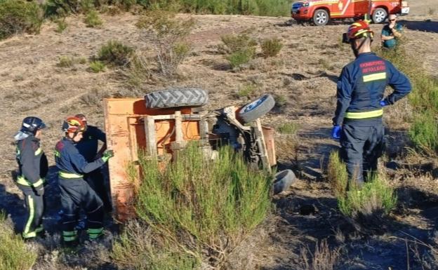 Muere un hombre en el vuelco de un dumper en la provincia de León