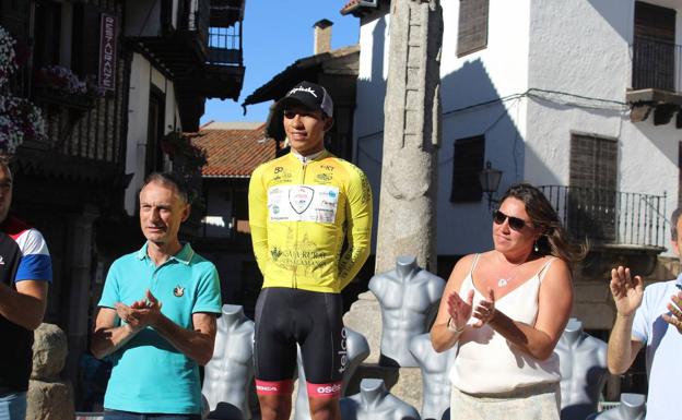 El mexicano Edgar Cadena da el golpe en la subida a Las Batuecas y lidera la Vuelta a Salamanca