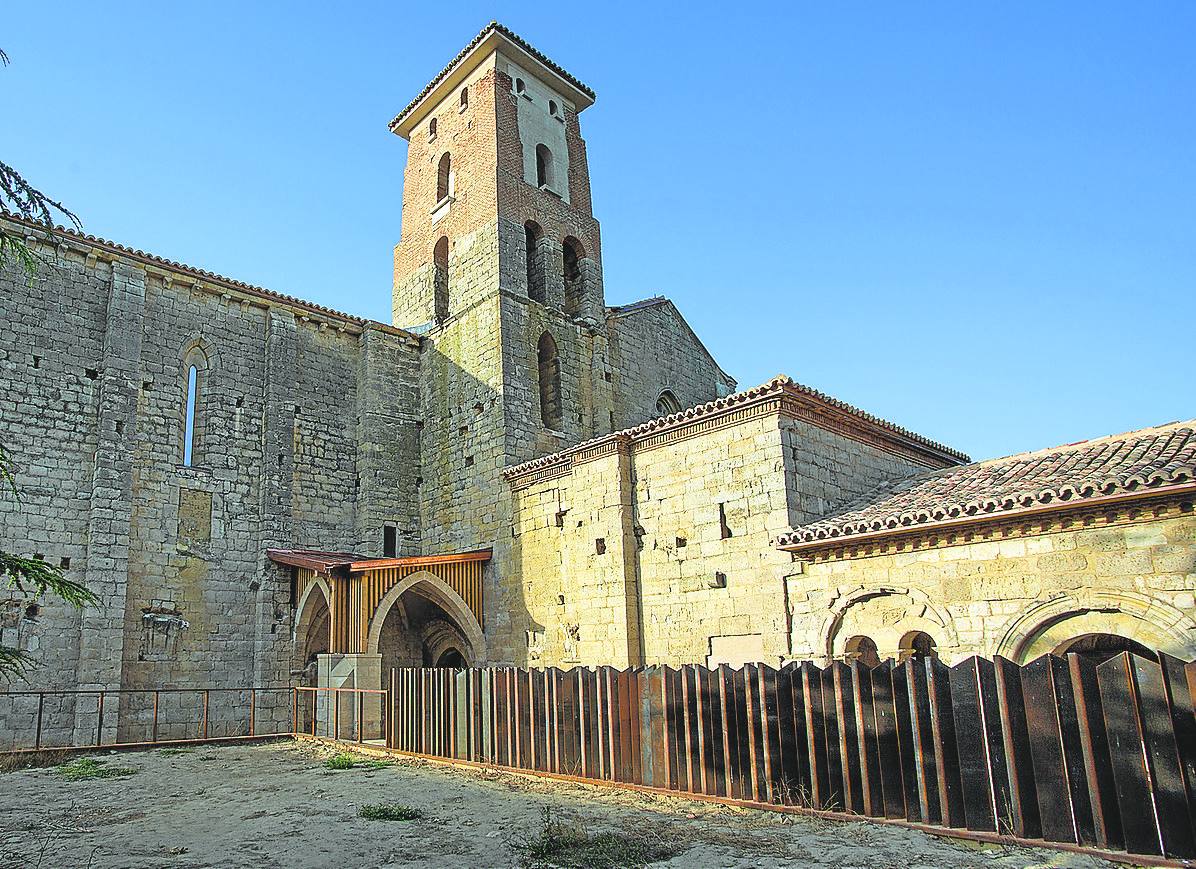 El monasterio de la Zarza de Ribas de Campos ya luce las piezas robadas en 2003
