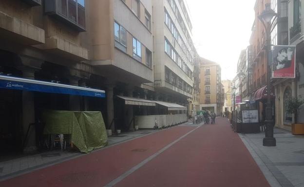 Detenidos dos jóvenes por agredir en la cabeza a otro con varias botellas de cristal