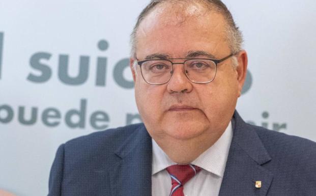 Vázquez reclama dar salida a los 4.000 graduados de Medicina antes que crear más facultades