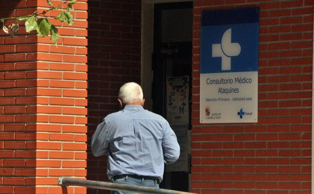 Sacyl no descarta prolongar la apertura excepcional de los centros de salud por la tarde