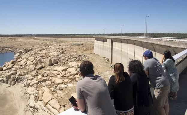 Los regantes rechazan el trasvase de agua a Portugal y se movilizarán el lunes en León