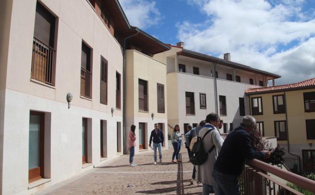 Diez vecinos de Cuéllar optan a los pisos de Niñas Huérfanas