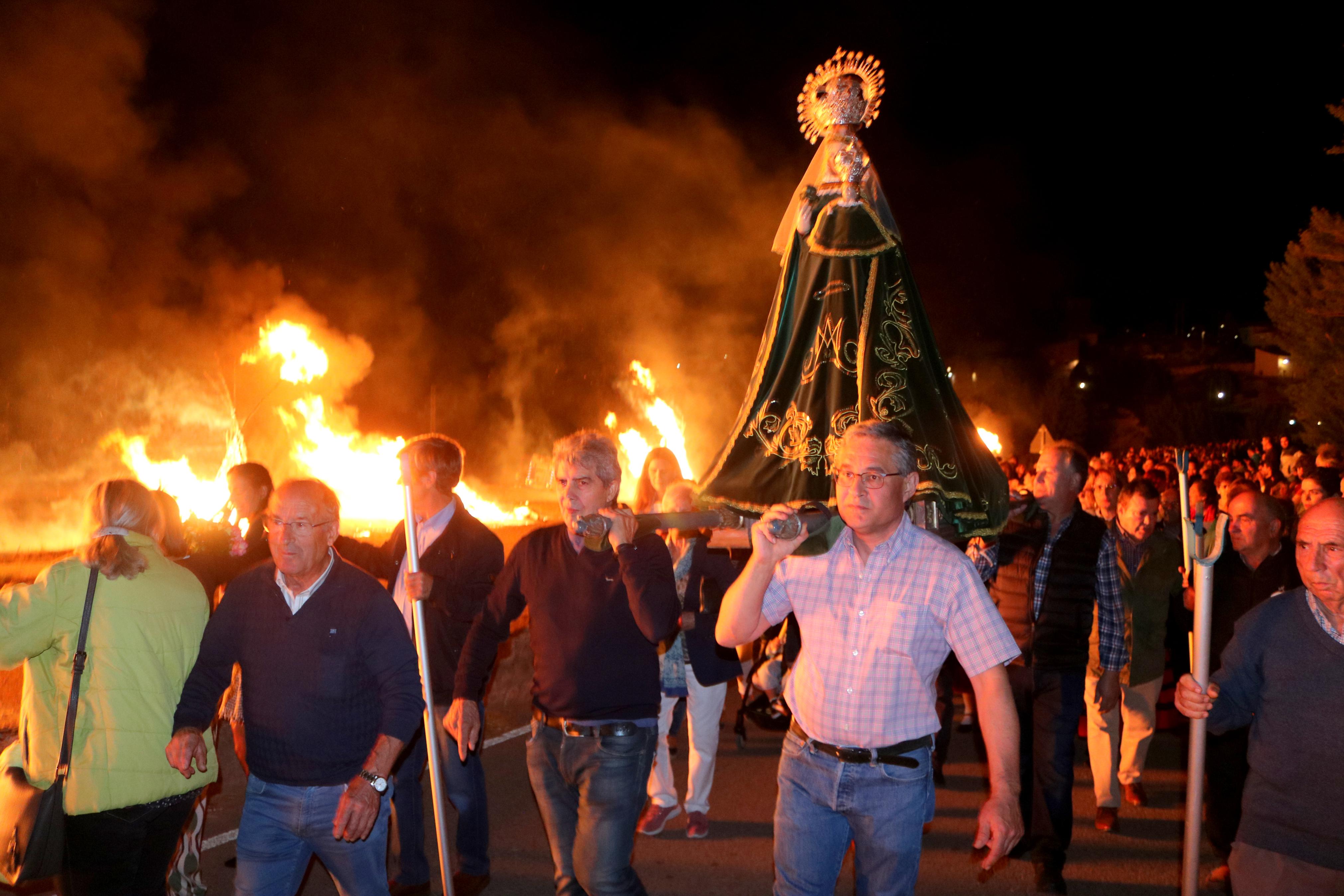 Palenzuela revive su tradicional Procesión de Antorchas