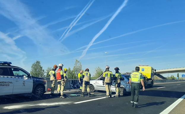 Herido un joven de 23 años al volcar su vehículo en la VA-30