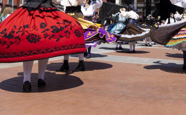 La Escuela de Danza imparte un novedoso taller de baile tradicional para niños