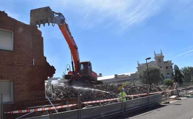 Finaliza la demolición del colegio de Aguilar para el futuro centro de salud