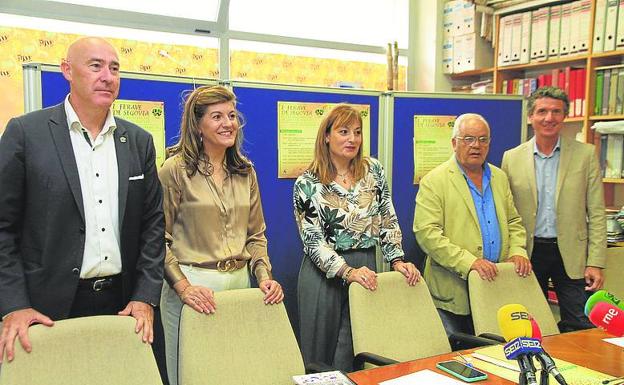 La I Feria Provincial de Vecinos reúne a más de 13 entidades para promover el asociacionismo