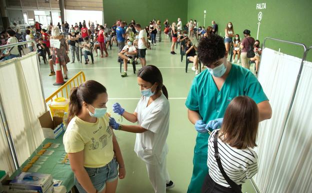 El tercer refuerzo vacunal frente a la covid solo ha llegado al 65% de la población en Castilla y León