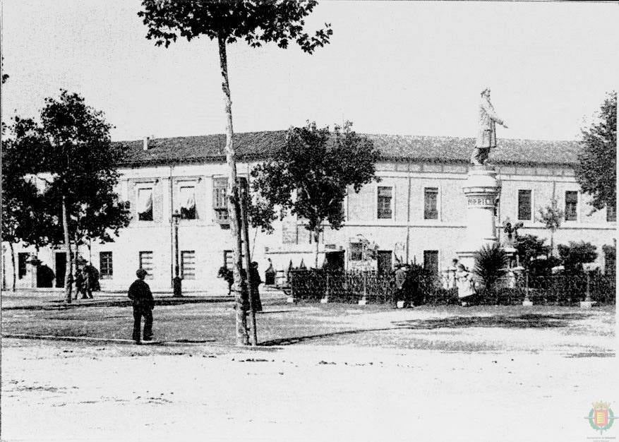 Así ha cambiado la plaza y la fuente de Zorrilla a lo largo de los años