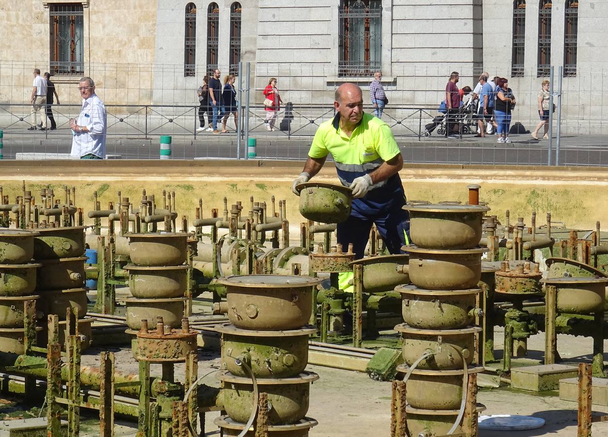 Obras de remodelación de la fuente de la plaza de Zorrilla de Valladolid