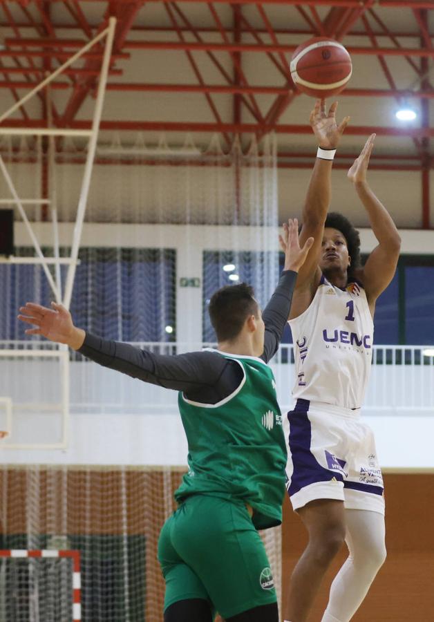 Galería de imágenes entre el UEMC Real Valladolid y Cáceres Ciudad del Baloncesto