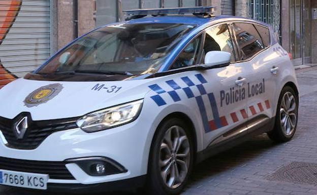 La Policía Local salva a una mujer al taponarle una hemorragia que se causó en un brazo