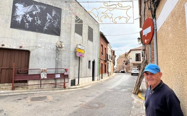 Mayorga promociona la fiesta de El Vítor con fotografías de gran tamaño en sus calles