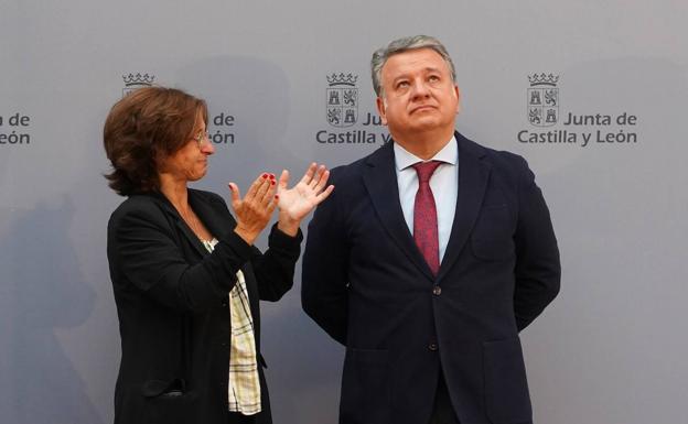 Carnero confía la gestión del personal de la Junta a la «experiencia» de Francisco Raedo