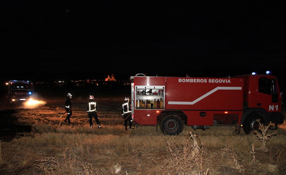 Los bomberos sofocan un incendio en Zamarramala