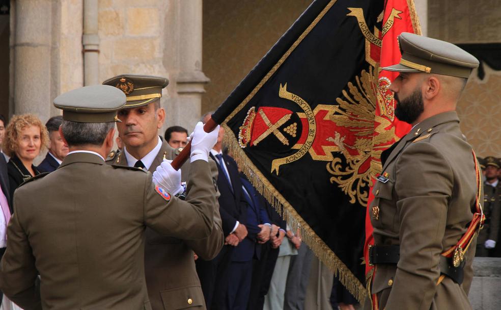 Un artillero paracaidista da el 'salto' definitivo como coronel director