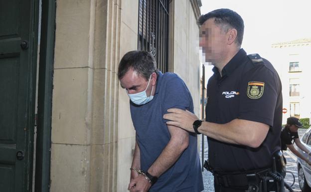 Absuelto el acusado de arrojar por el balcón a su compañera de piso, que falleció