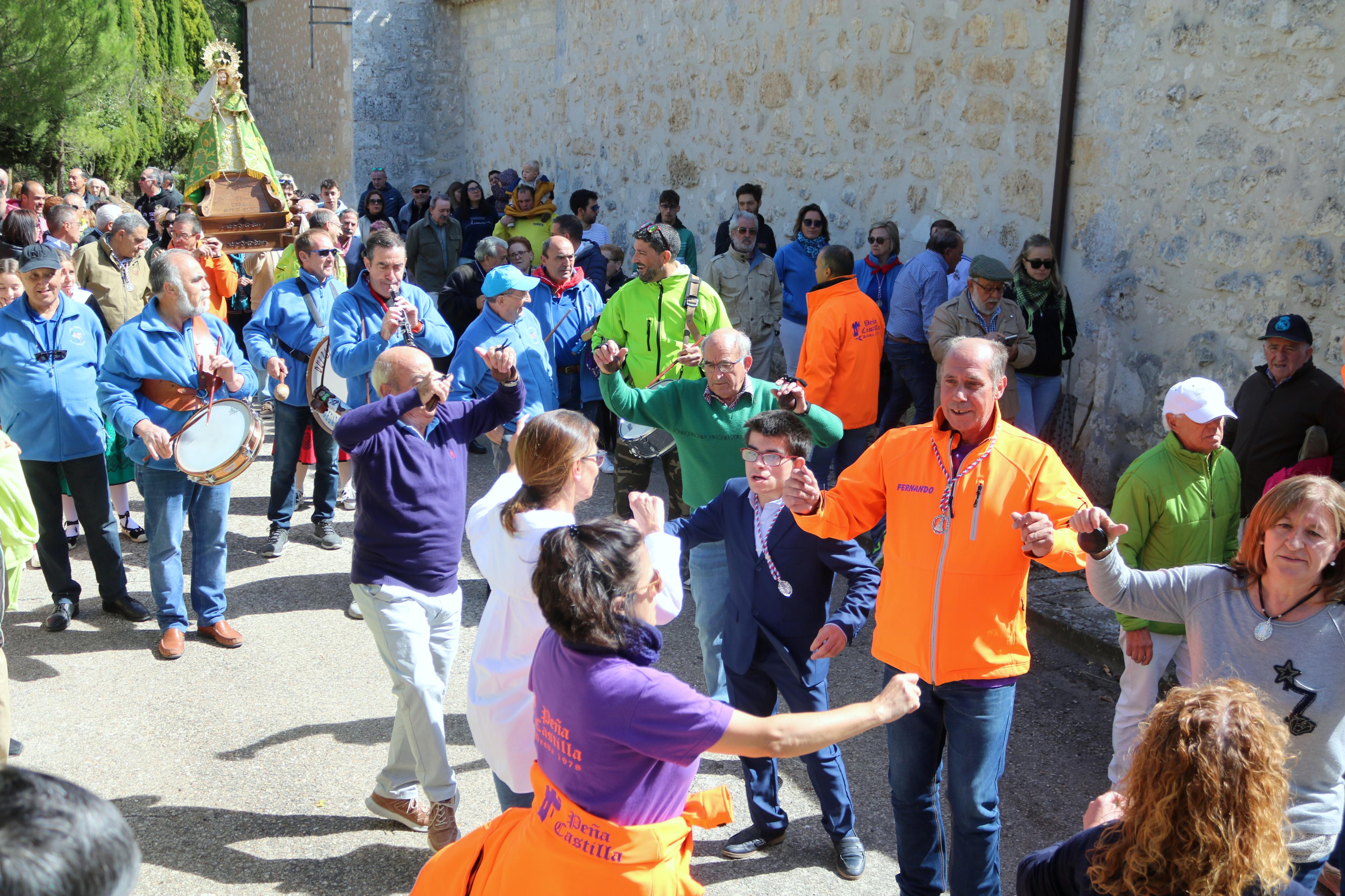 Antigüedad danza a la Virgen de Garón