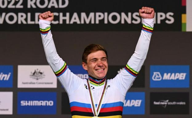 Evenepoel se viste de arcoíris tras una exhibición en Australia