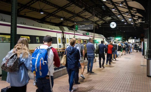 Renfe advierte a los usuarios de 51 abonos por su uso irregular en Castilla y León