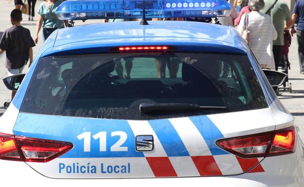 La Policía Local sanciona a un hombre por llevar un machete en el coche sin permiso