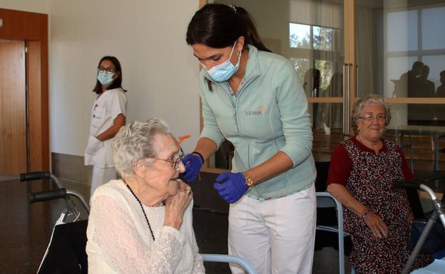 Cuatro de cada diez mayores de 60 años no se han vacunado con la cuarta dosis contra la covid