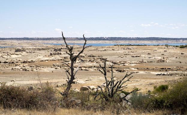 El Gobierno para el envío de agua de Almendra hacia Portugal en la mitad de lo previsto