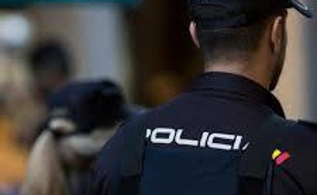 Dos detenidos cuando robaban gasoil en un camión en el polígono Argales