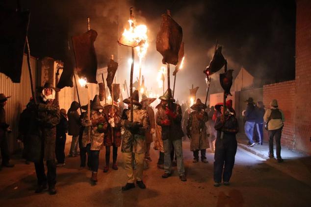 La procesión Cívica de El Vítor de Mayorga, en imágenes