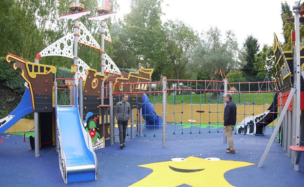 Abre al público el nuevo parque infantil en pleno centro urbano de Carbajosa