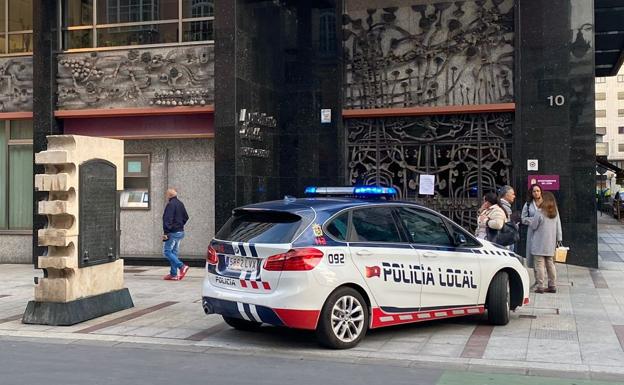 Una fuga de gasoil en el sótano de un edificio del Ayuntamiento de León obliga a su desalojo