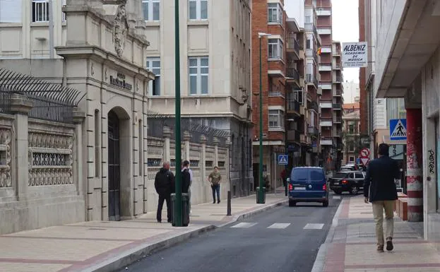 La calle Paulina Harriet duplica su espacio peatonal en torno al colegio Lourdes