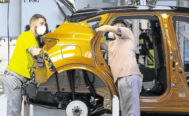 Renault ayuda a sus trabajadores a paliar la crisis con una paga extra de 1.000 euros