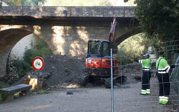 Comienzan las obras para facilitar el paso del Eresma a través del puente de San Marcos