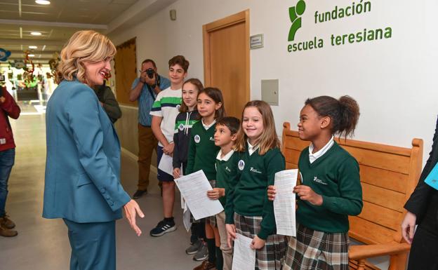 Los pequeños grandes reporteros de las Teresianas entrevistan a la ministra de Educación