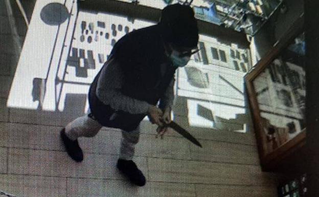 Detenido tras atracar con un cuchillo de grandes dimensiones varios estancos de León