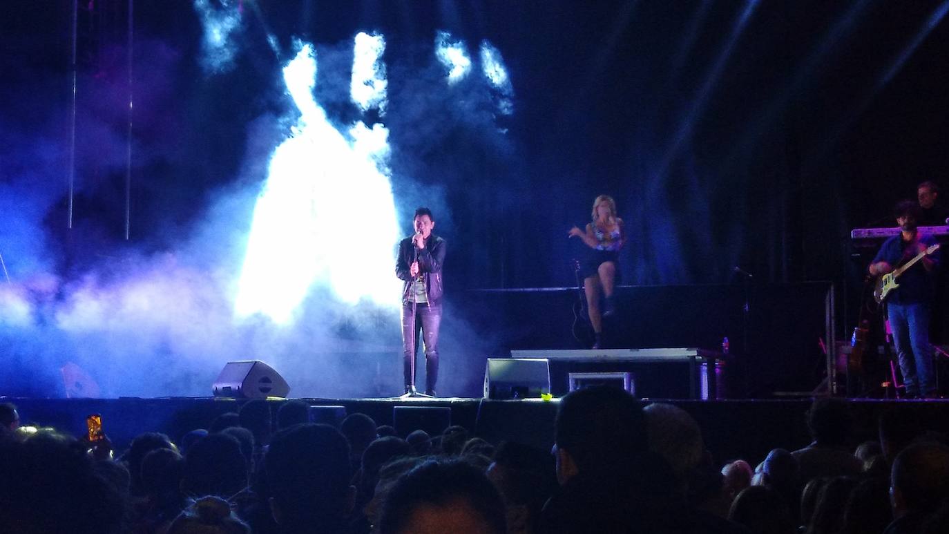 Encierros urbanos, fiesta Holi, novillada y verbena en la jornada festiva dominical de Mojados