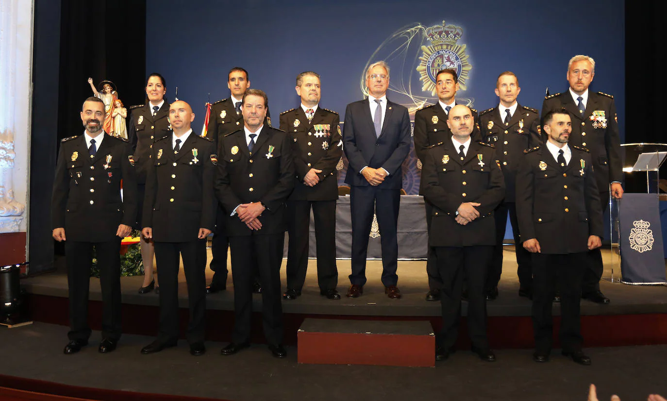 Fotos Condecoración A 48 Agentes De La Policía Nacional 13 El Norte De Castilla 3667