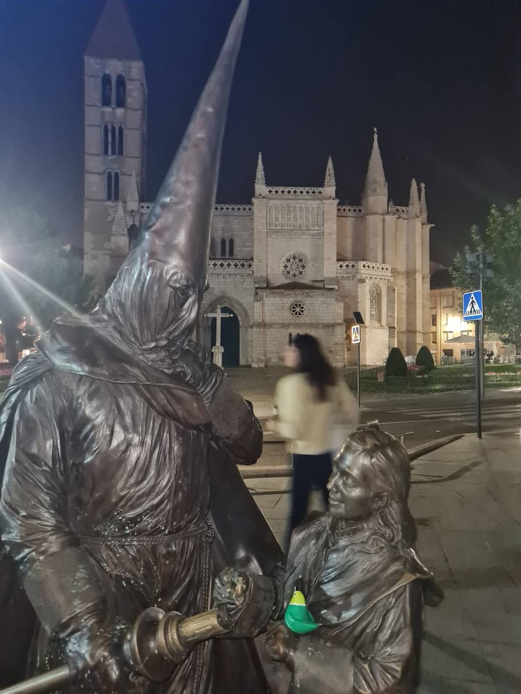 Una bandada de reinvidicativos pájaros verdes se posa en las calles de Valladolid